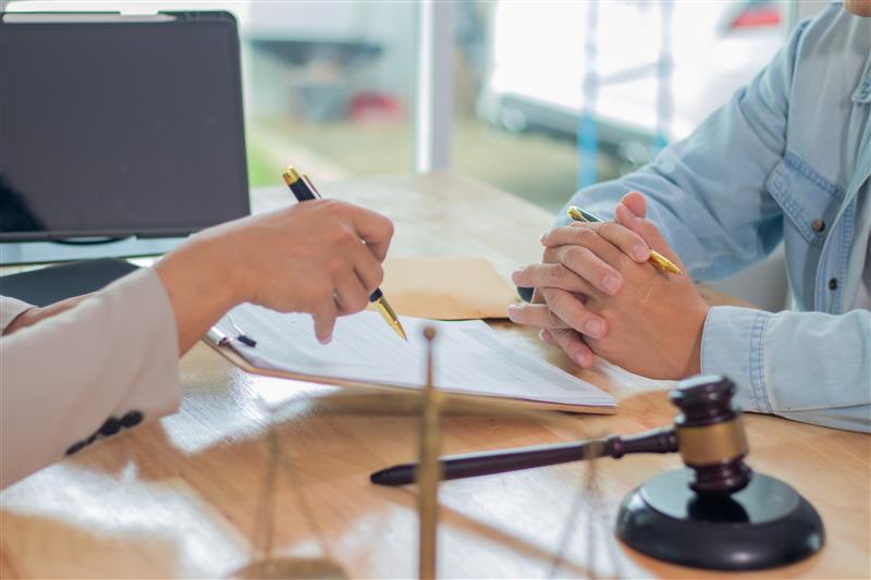 Besprechung in der Kanzlei zum Ablauf des Strafverfahren